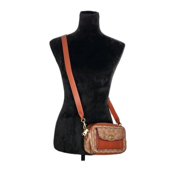 Coach Willow Crossbody Camera Bag In Signature Canvas Pre-owned - Picture 1 of 12